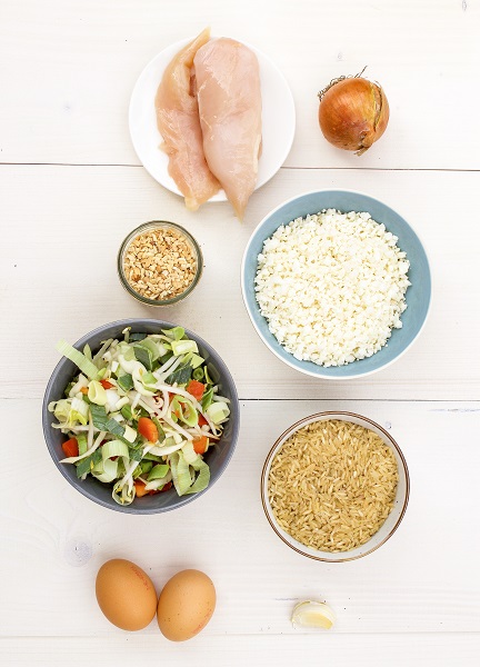 Nasi met kipspiesjes