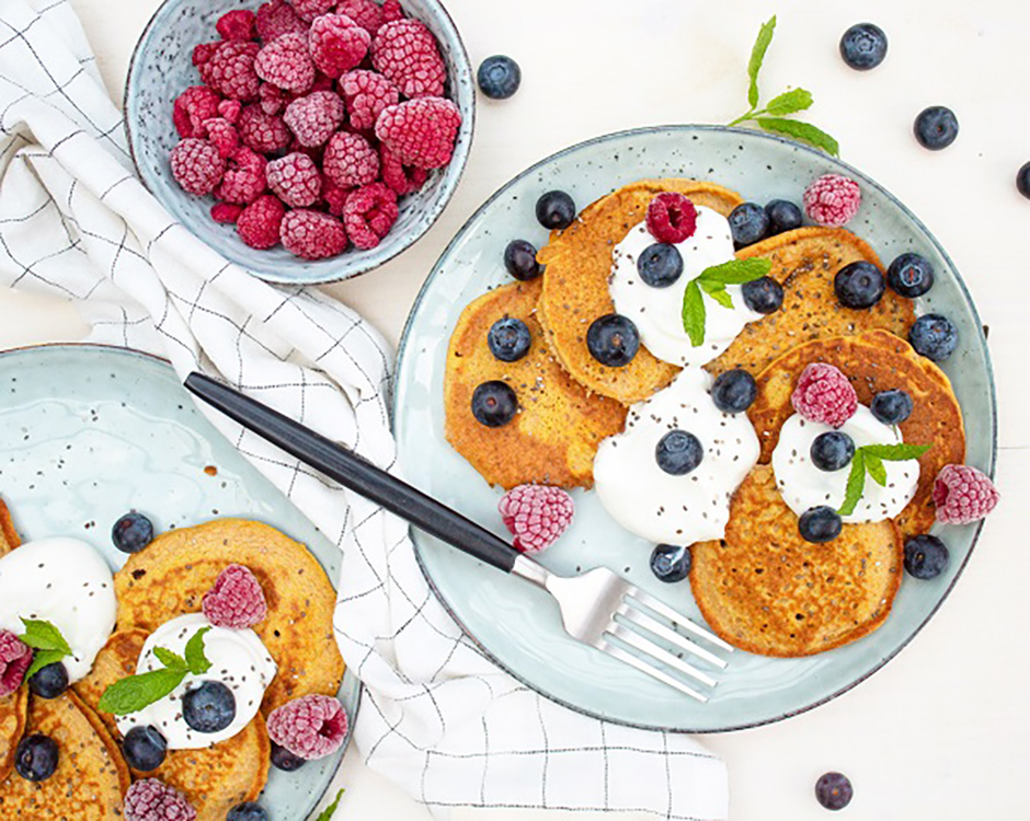 pompoen pannenkoeken met rood fruit