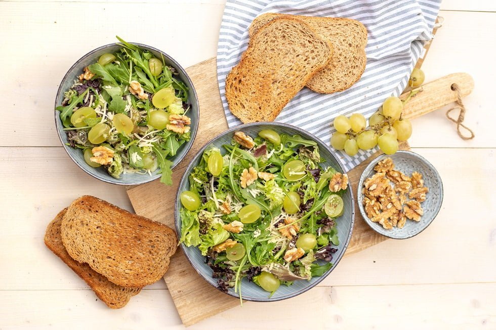 Salade met druiven en walnoten