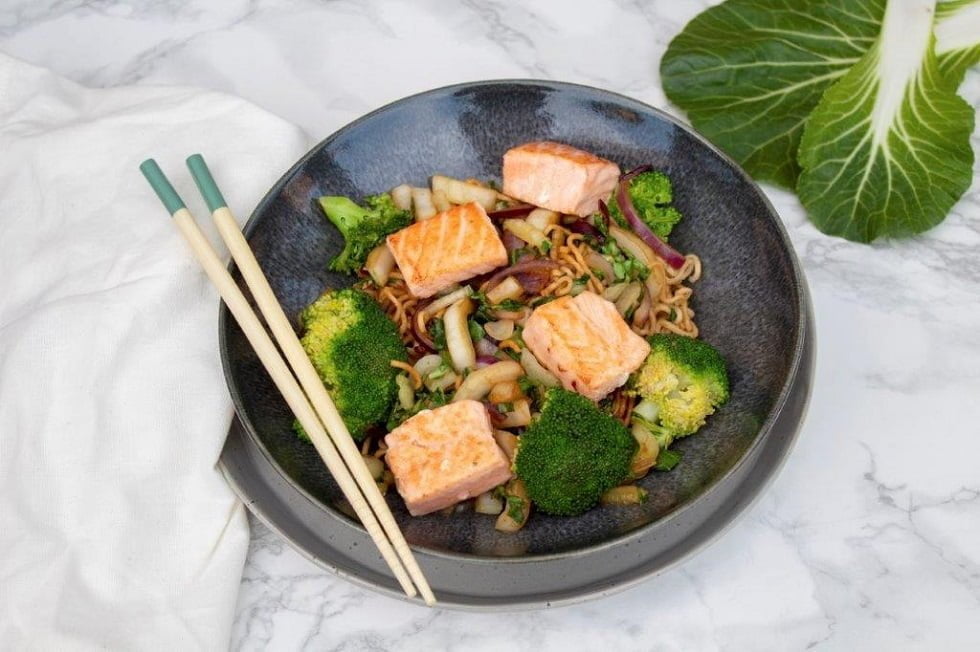 Zalm teriyaki noedels